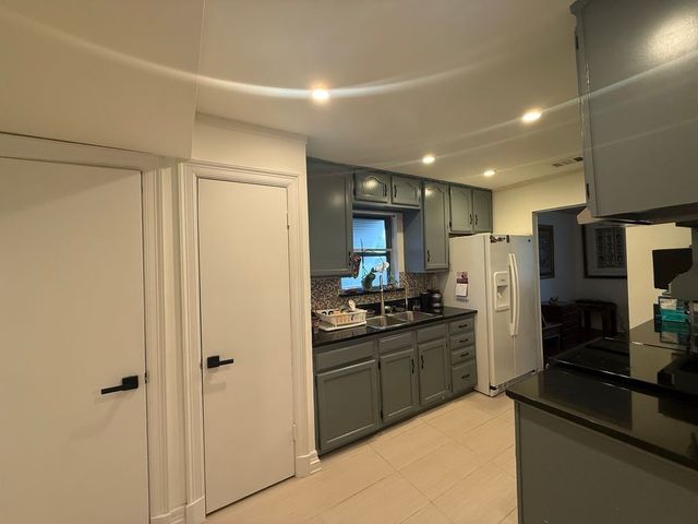 3526 W Rochelle Road, Irving, TX 75062