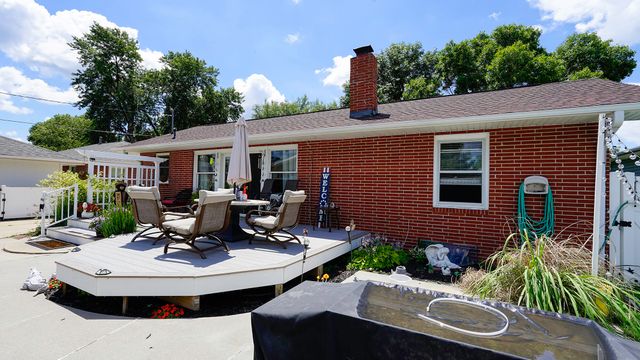 2450 AVENUE I, Council Bluffs, IA 51501