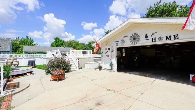2450 AVENUE I, Council Bluffs, IA 51501