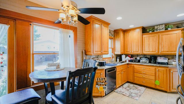 2450 AVENUE I, Council Bluffs, IA 51501