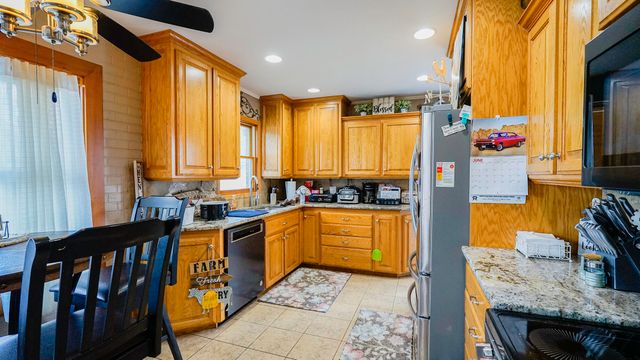 2450 AVENUE I, Council Bluffs, IA 51501