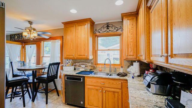 2450 AVENUE I, Council Bluffs, IA 51501