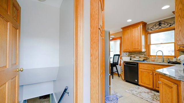 2450 AVENUE I, Council Bluffs, IA 51501
