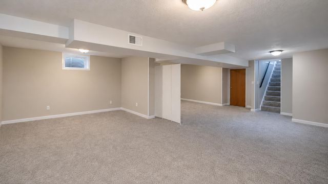 2450 AVENUE I, Council Bluffs, IA 51501