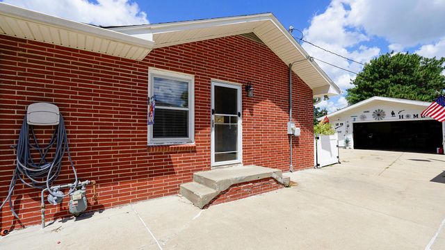 2450 AVENUE I, Council Bluffs, IA 51501