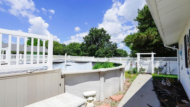 2450 AVENUE I, Council Bluffs, IA 51501