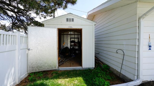 2450 AVENUE I, Council Bluffs, IA 51501