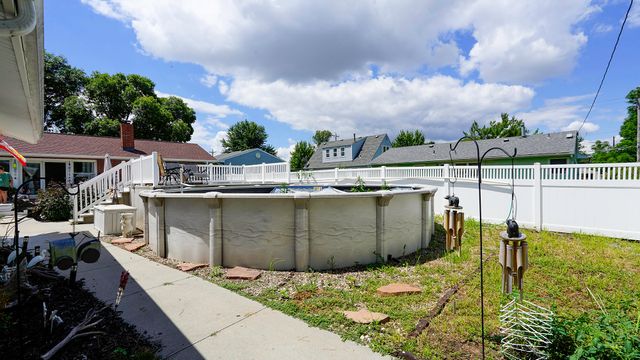 2450 AVENUE I, Council Bluffs, IA 51501