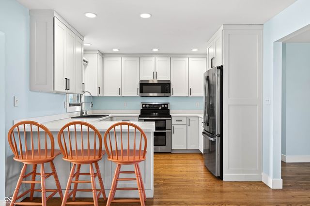 5483 E Karlsway Drive, Columbus, IN 47201