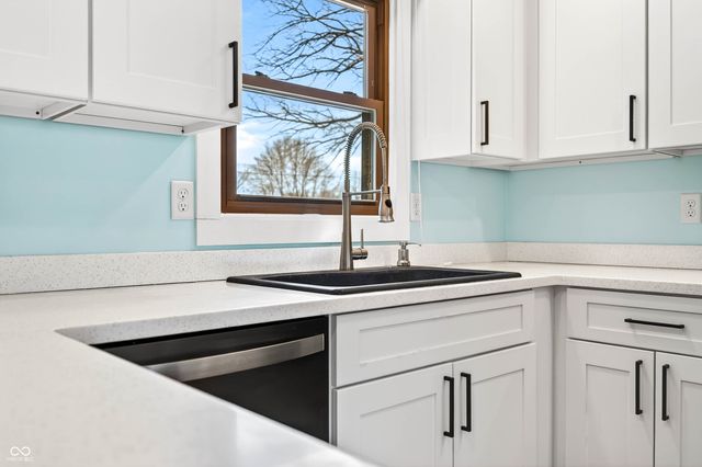 5483 E Karlsway Drive, Columbus, IN 47201