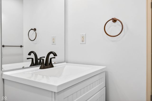 5483 E Karlsway Drive, Columbus, IN 47201