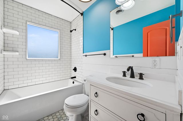 5483 E Karlsway Drive, Columbus, IN 47201