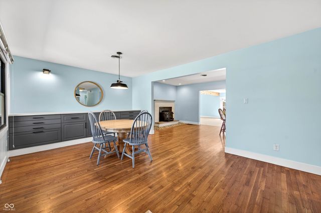 5483 E Karlsway Drive, Columbus, IN 47201