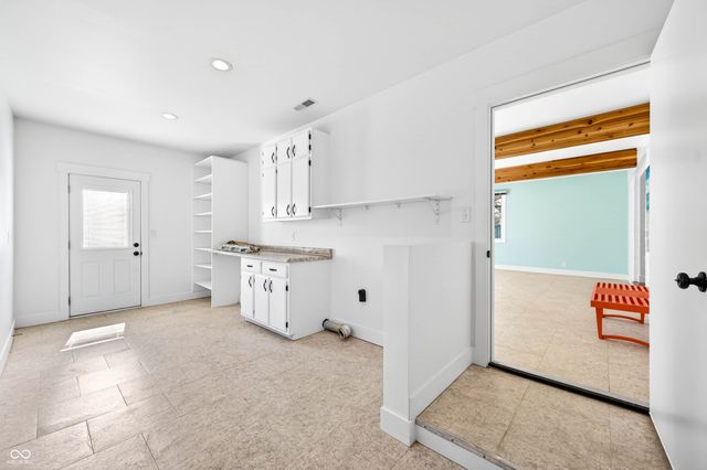 5483 E Karlsway Drive, Columbus, IN 47201