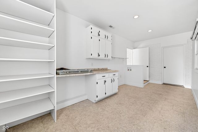 5483 E Karlsway Drive, Columbus, IN 47201