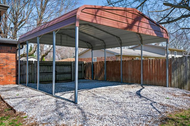 5483 E Karlsway Drive, Columbus, IN 47201