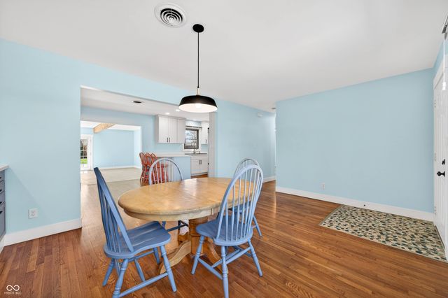 5483 E Karlsway Drive, Columbus, IN 47201