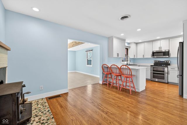 5483 E Karlsway Drive, Columbus, IN 47201