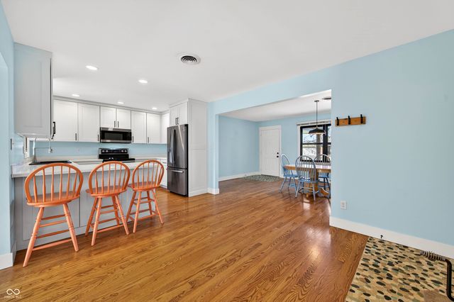 5483 E Karlsway Drive, Columbus, IN 47201