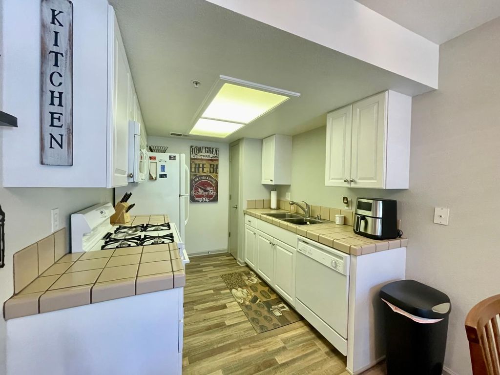Image 10 of property listing at 40501 Road 222 # 103, Bass Lake, CA 93604