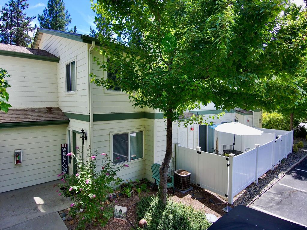 Image 2 of property listing at 40501 Road 222 # 103, Bass Lake, CA 93604