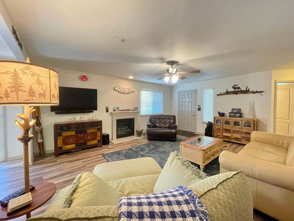 Image 4 of property listing at 40501 Road 222 # 103, Bass Lake, CA 93604