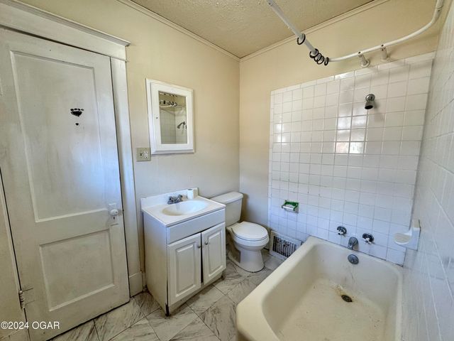 2922 S Main Street, Joplin, MO 64804