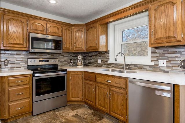 301 Porter Drive, Smithville, MO 64089