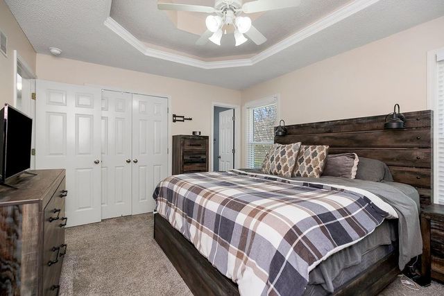 301 Porter Drive, Smithville, MO 64089