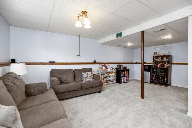 301 Porter Drive, Smithville, MO 64089