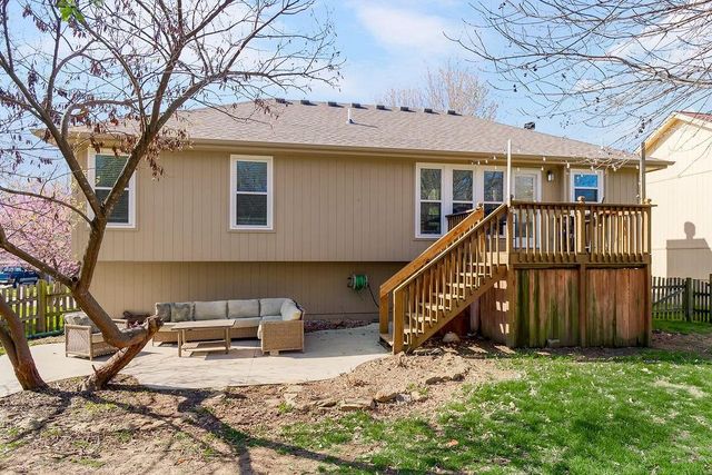 301 Porter Drive, Smithville, MO 64089