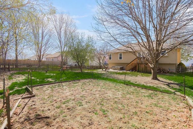 301 Porter Drive, Smithville, MO 64089