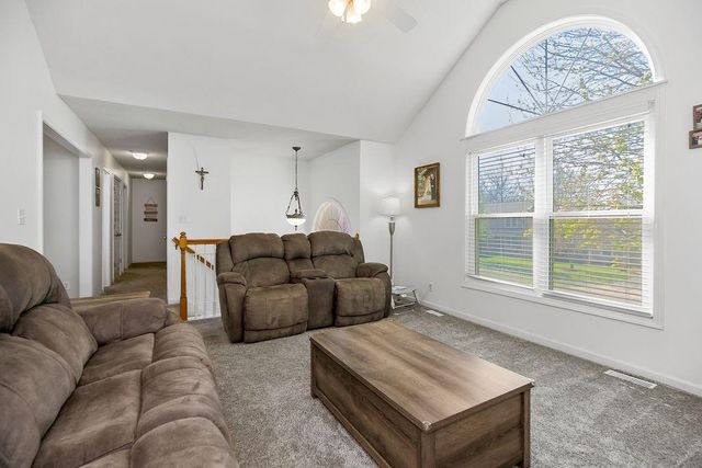 301 Porter Drive, Smithville, MO 64089