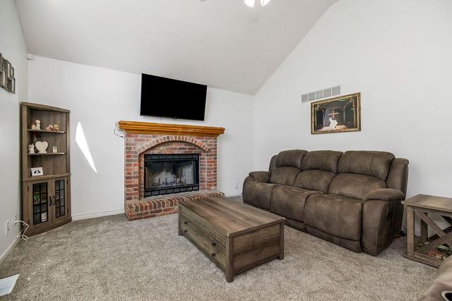 301 Porter Drive, Smithville, MO 64089