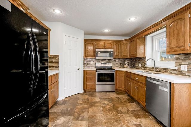 301 Porter Drive, Smithville, MO 64089