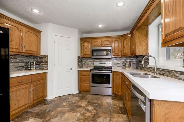 301 Porter Drive, Smithville, MO 64089