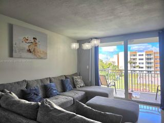 6940 Miami Gardens Dr 1-327, Hialeah, FL 33015