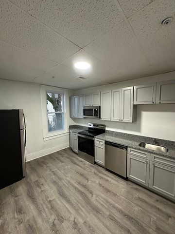 126 Lincoln St 1L, Worcester, MA 01602