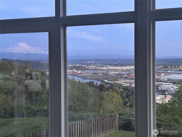 4402 30th Street NE, Tacoma, WA 98422