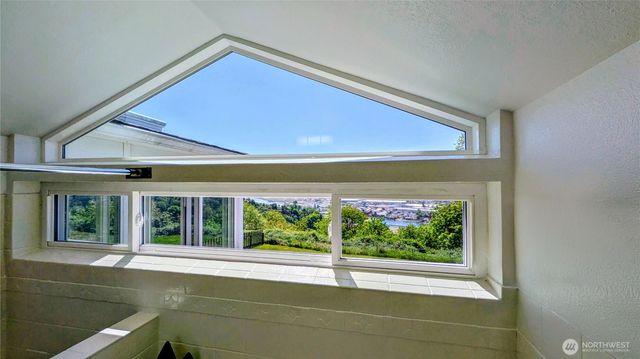 4402 30th Street NE, Tacoma, WA 98422