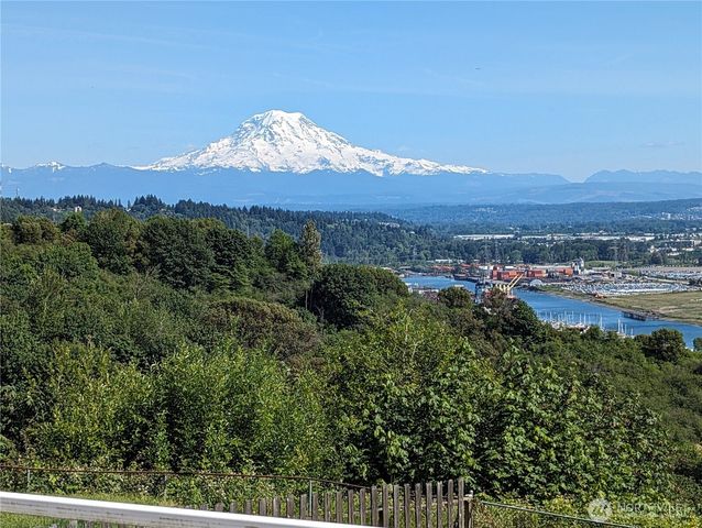 4402 30th Street NE, Tacoma, WA 98422