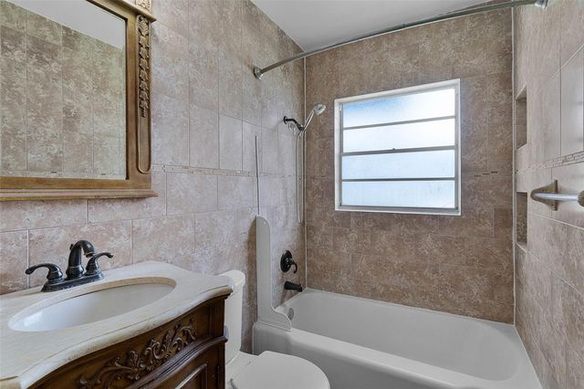 408 S 12TH STREET, Leesburg, FL 34748