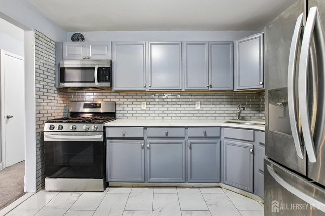396 College Drive, Edison, NJ 08817