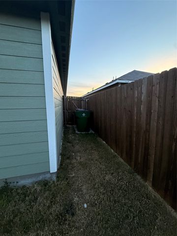 1815 Mallen Farm Ridge, Crandall, TX 75114