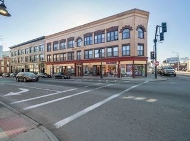 7 Main St 204, Brockton, MA 02301