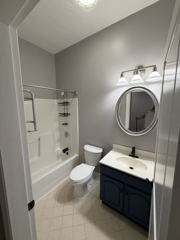 7 Main St 204, Brockton, MA 02301