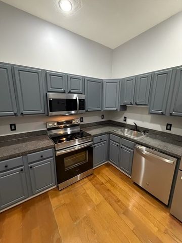 7 Main St 204, Brockton, MA 02301