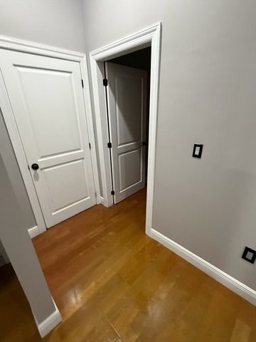 7 Main St 204, Brockton, MA 02301