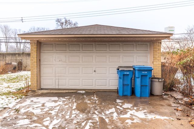 24345 Hanover Street, Dearborn Heights, MI 48125