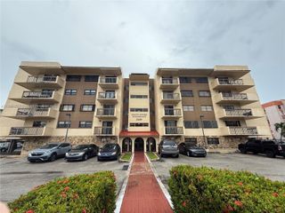 5249 NW 7th St 116, Miami, FL 33126